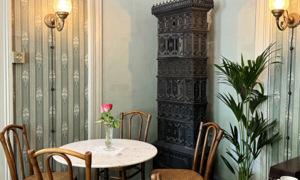 Stranden Colonial - Byliv, handel og kafékultur